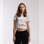 Crop top damski Essentials 3-Stripes Camo Herb Syrenka - IY1681 - XS